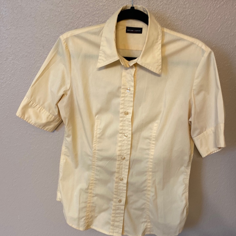 New York & Co. Woman’s blouse. Sz. M